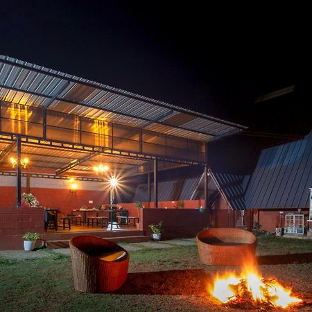 Stayvista At Golden Triangle Kabini With Bonfire, River View & Comp Beakfast Hampāpura Exteriér fotografie